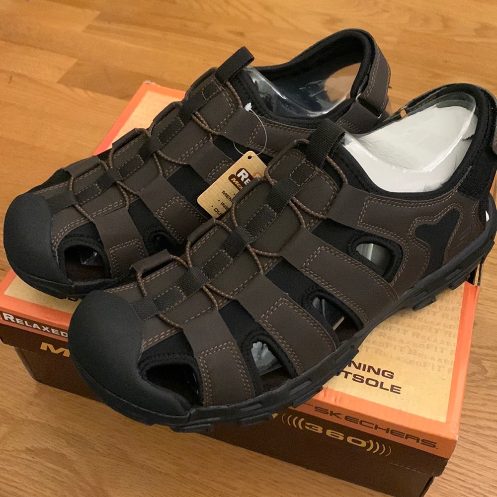 Sketchers Relaxed Fit memory foam 360 shoes.